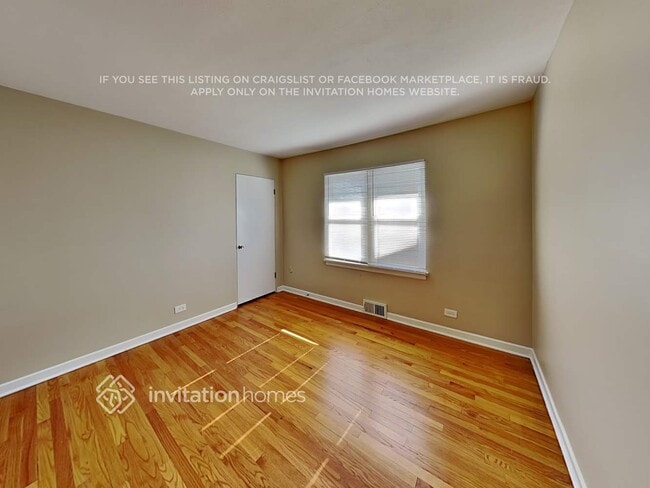 Building Photo - 5 E Adams St