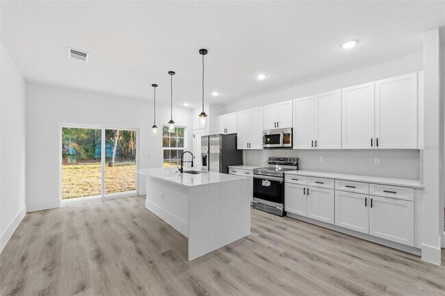 Building Photo - 3427 W Webster Pl