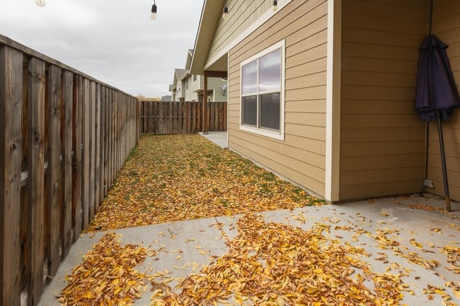 Building Photo - 16 Naomi Rose Ln