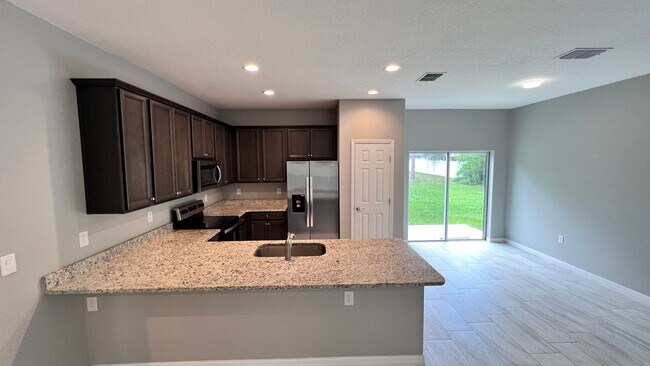 Building Photo - GORGEOUS Bedroom, 2 Bathroom Home in Palm ...