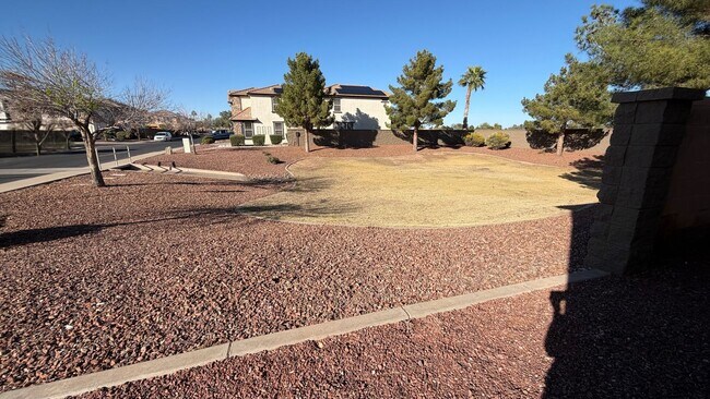Building Photo - Spacious Surprise home with large backyard