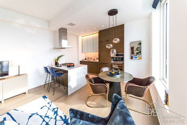 Building Photo - 1 Bedroom High Rise Apartment