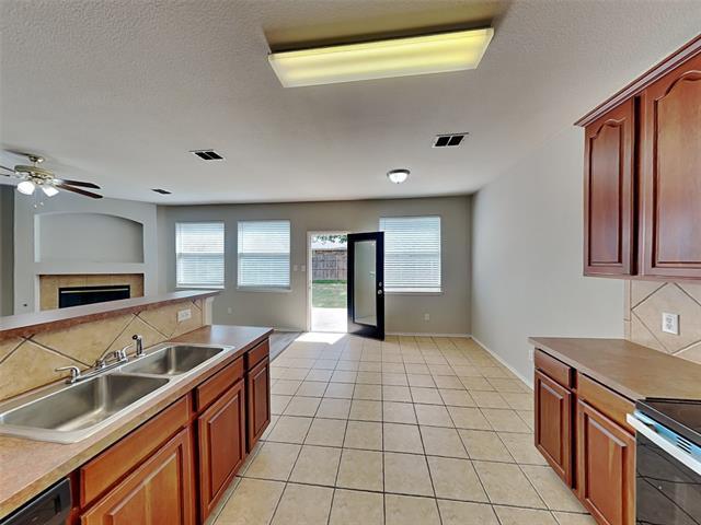 Building Photo - 8209 Swan Park Dr