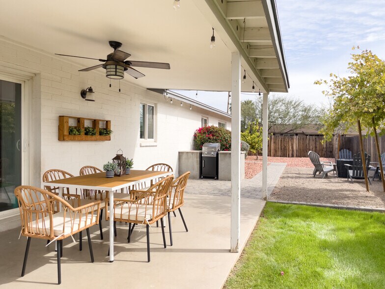 Building Photo - 8035 E Earll Dr