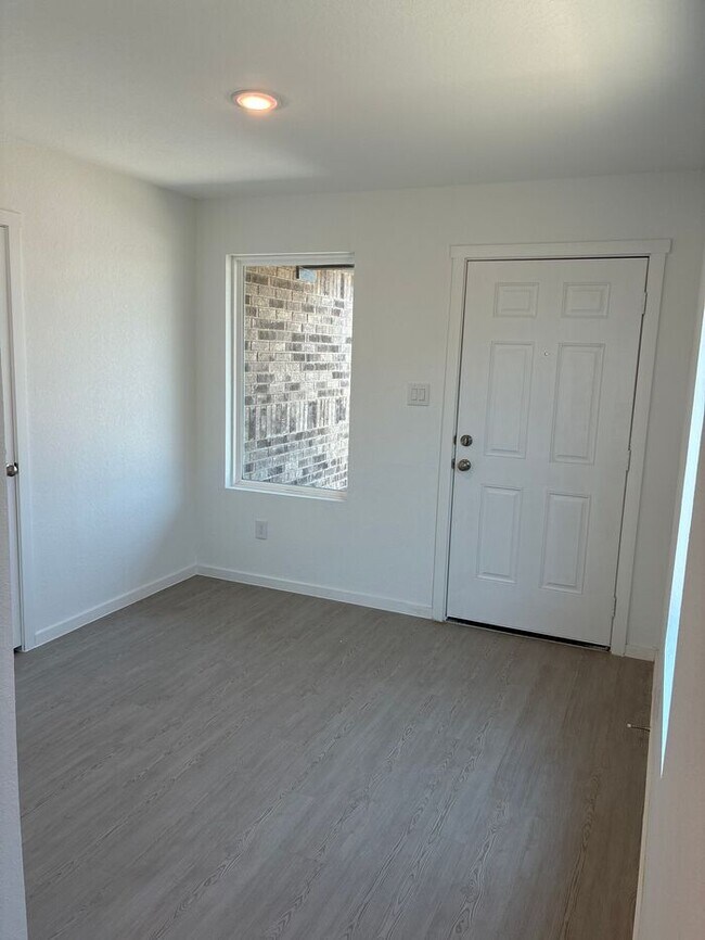 Building Photo - Charming 4 beds 2 baths in San Antonio!