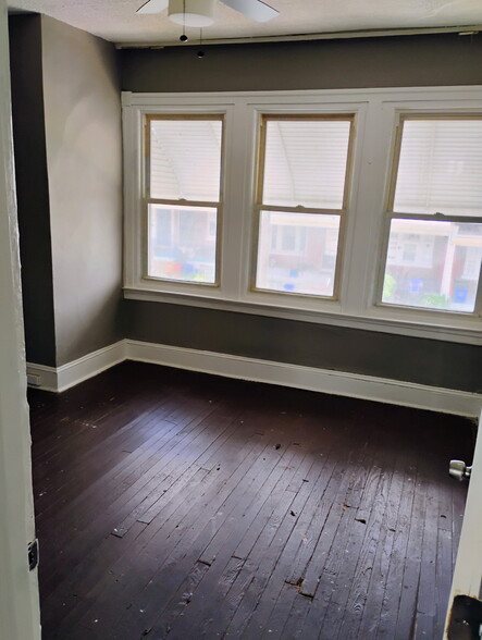 Building Photo - 5723 N Woodstock St