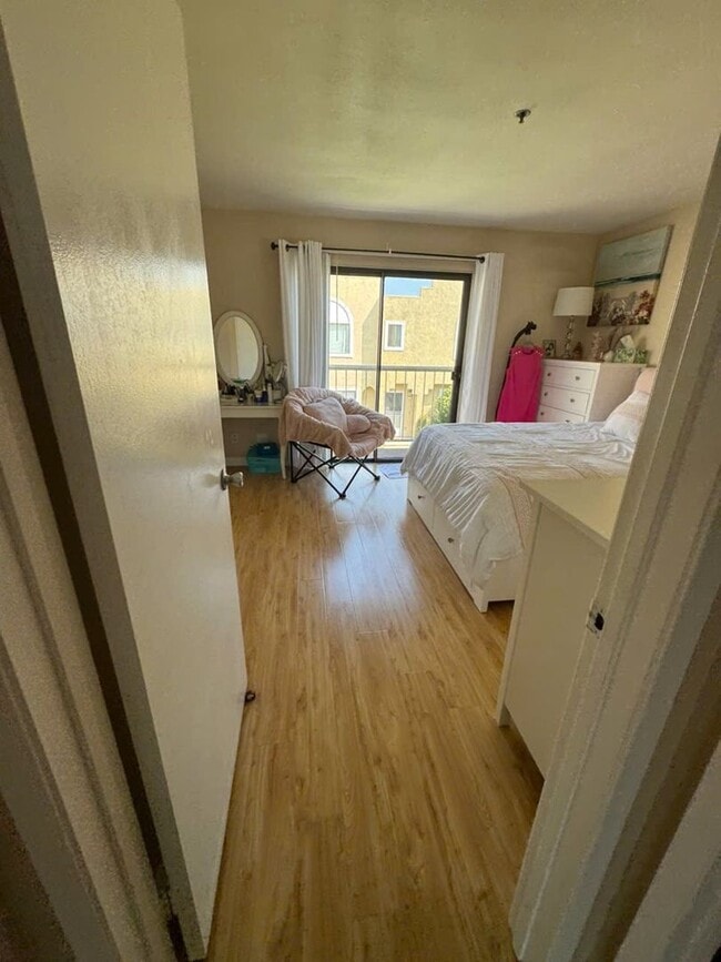 Building Photo - 9155 Pacific Ave