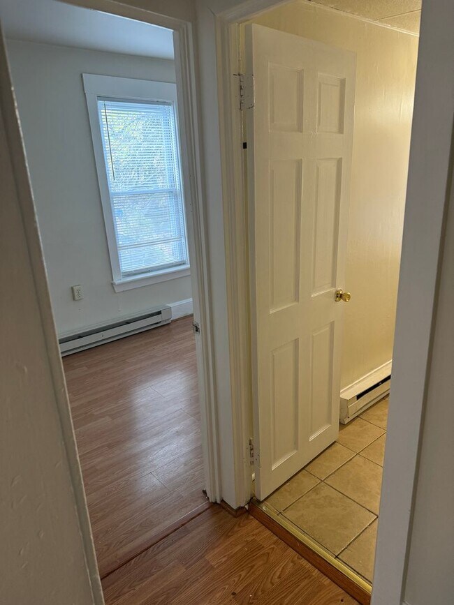 Building Photo - 705 Forest Dr