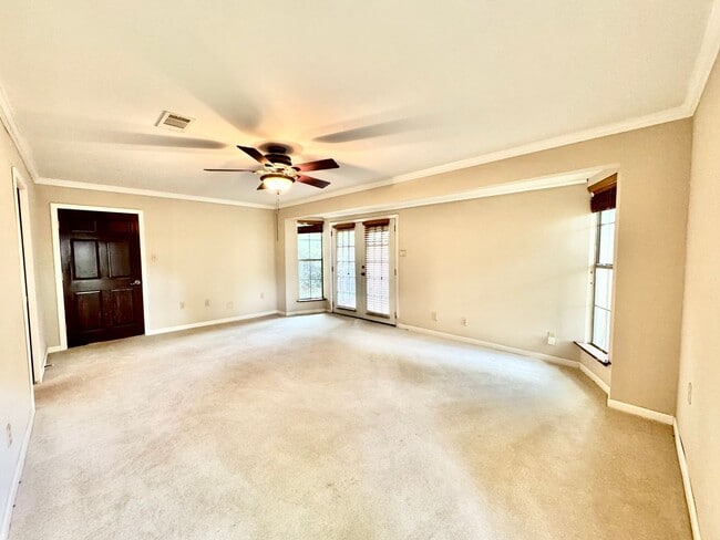 Building Photo - Spacious 3BR Home in Broadmoor | Huge Backyard + Gated Driveway