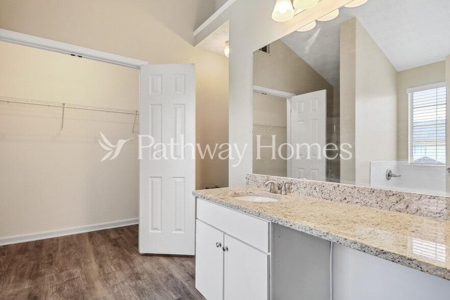 Building Photo - 615 Gardinia Dr