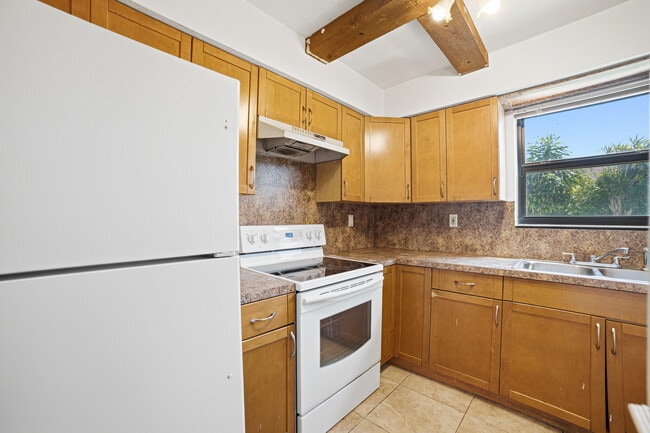 Building Photo - 2895 Via Del Lago