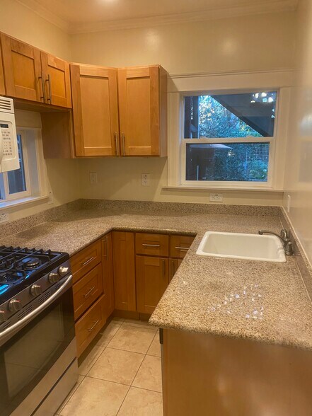 Building Photo - 6508 Dana St