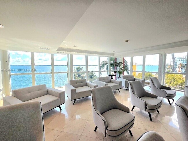 Building Photo - 1155 Brickell Bay Dr