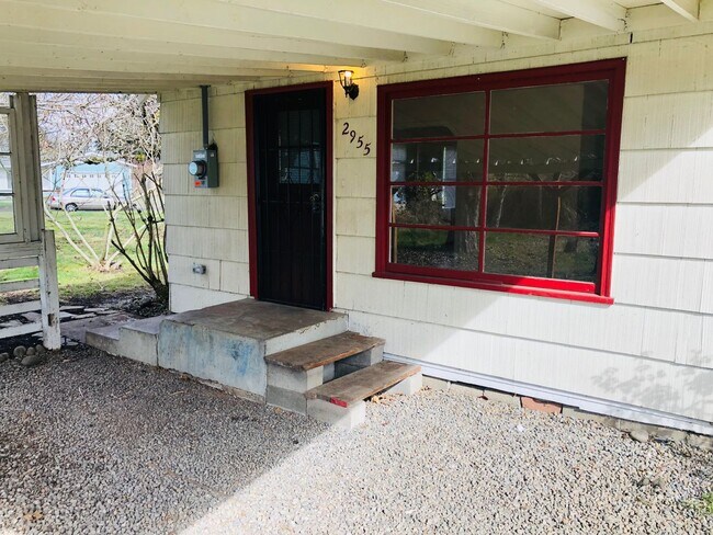 Building Photo - Freshly updated 3 bedroom 1 bath house off of River Rd.