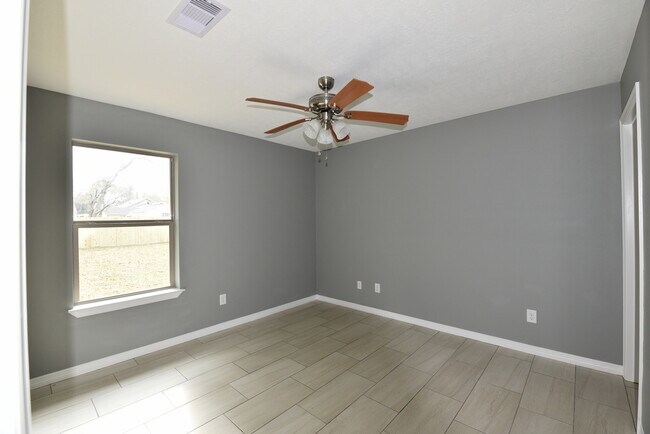 Building Photo - 315 North 2 1/2 St. Ste B