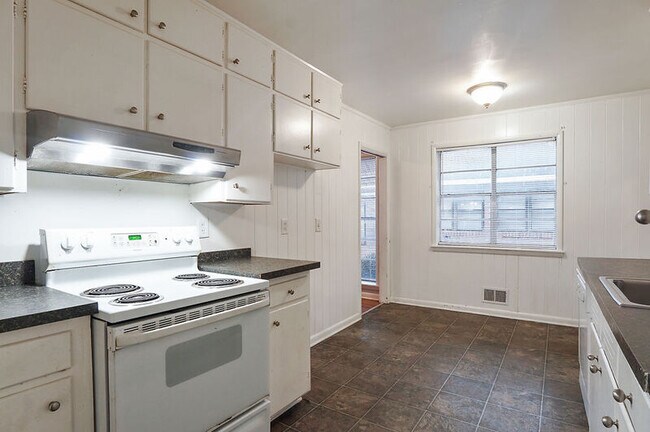 Building Photo - 8047 2nd Ave S