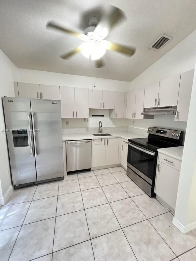 Building Photo - 13950 SW 151st Ct