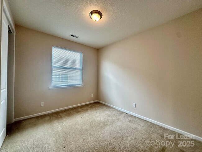 Building Photo - 4531 Hubbard Falls Dr