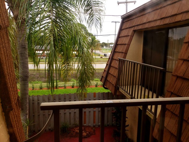 Building Photo - 1440 N Lawnwood Cir