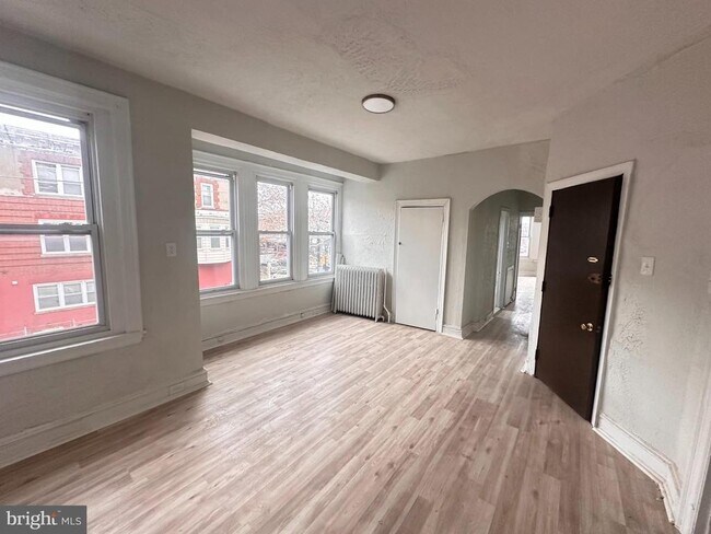Building Photo - 4950 Walnut St