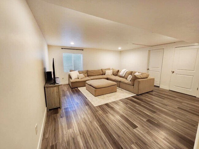 Building Photo - 447 S Pegasus Way