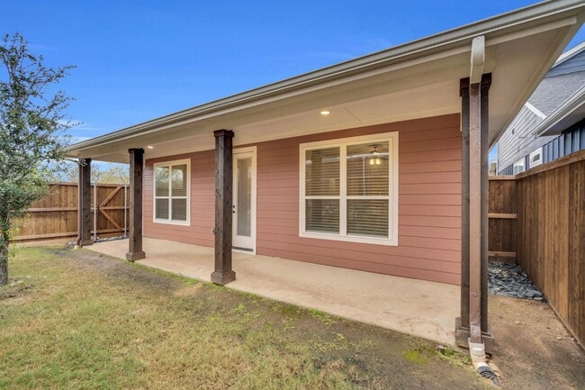 Building Photo - 500 Woodside Trl