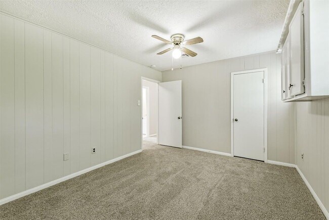 Building Photo - 28902 Twisted Oak Dr