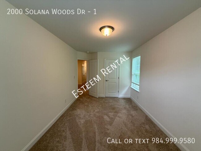 Building Photo - 2000 Solana Wds Dr