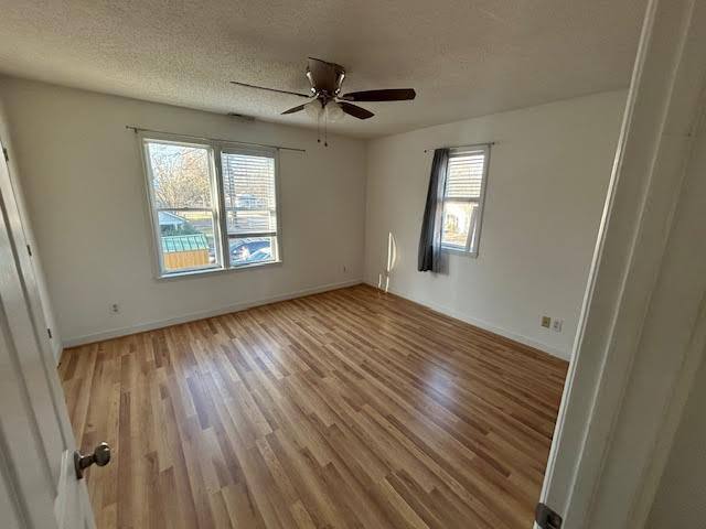 Building Photo - 120 E Oak Ave