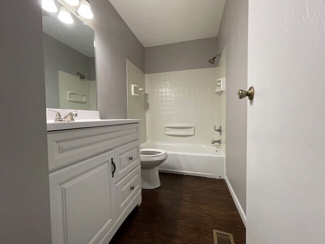 Building Photo - 5098 Stoneybrook Blvd