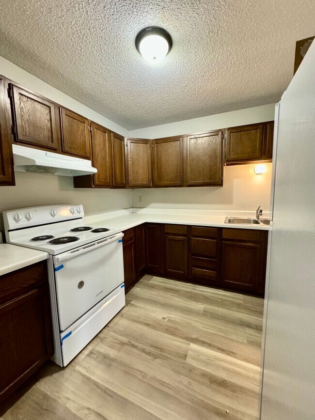 Building Photo - Updated 2 Bedrooms - Leonard North Dakota Rental