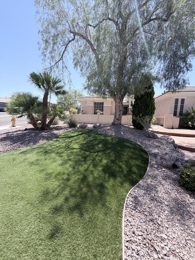Building Photo - Sun City Anthem Single-Story with Private Pool, Spa & Courtyard