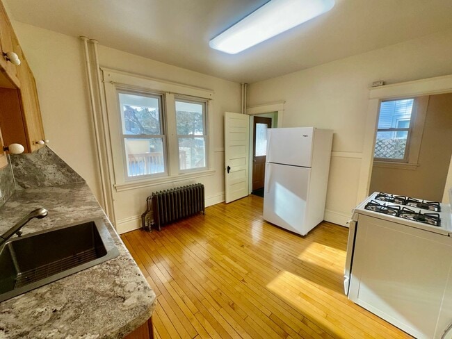 Building Photo - Spacious 3-Bedroom w/ Sundeck & In-Unit Laundry!