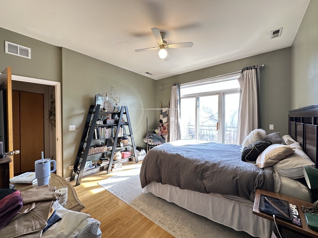 Building Photo - 1743 W North Ave