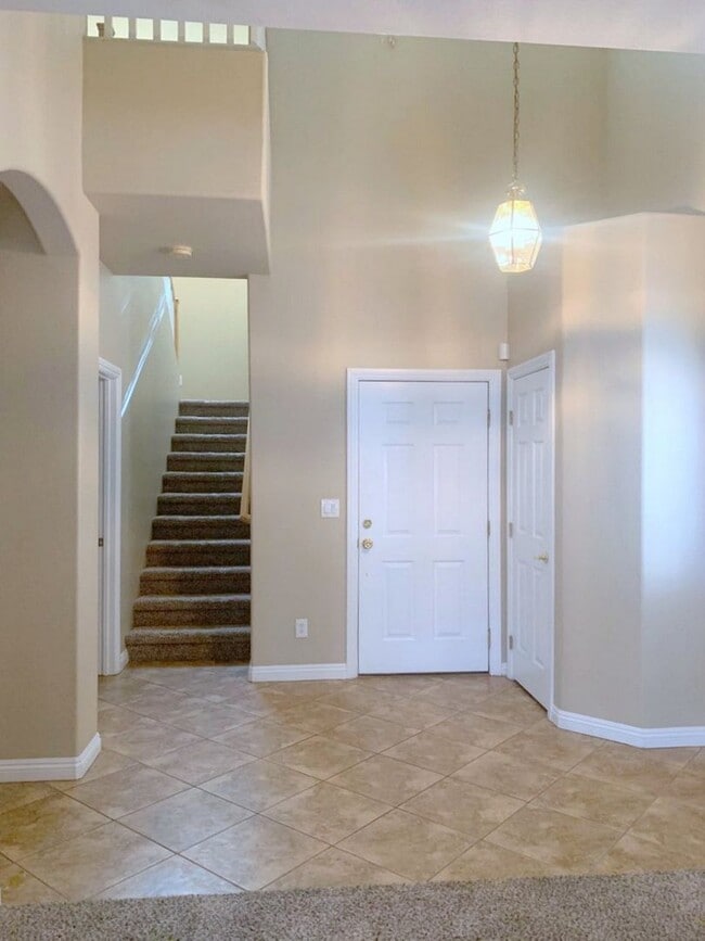 Building Photo - Beautiful 3 Bedroom Home in Mountains Edge with Pool/Spa