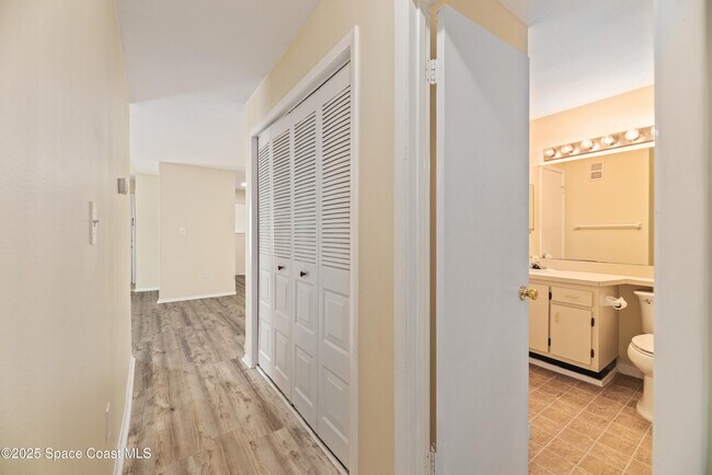 Building Photo - 225 S Tropical Trail