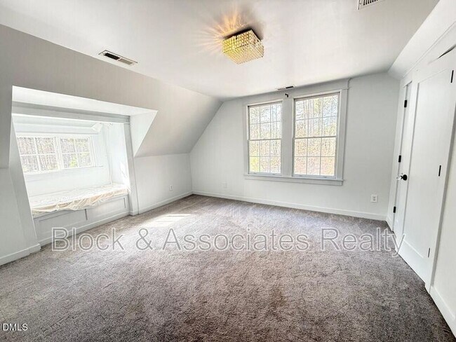 Building Photo - 121 Marilou Ln