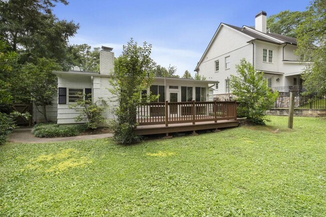 Building Photo - 2151 Radcliffe Dr NW