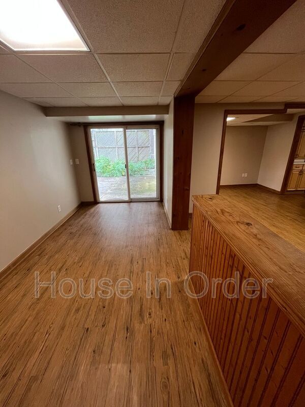 Building Photo - 12 Looking Glass Ln