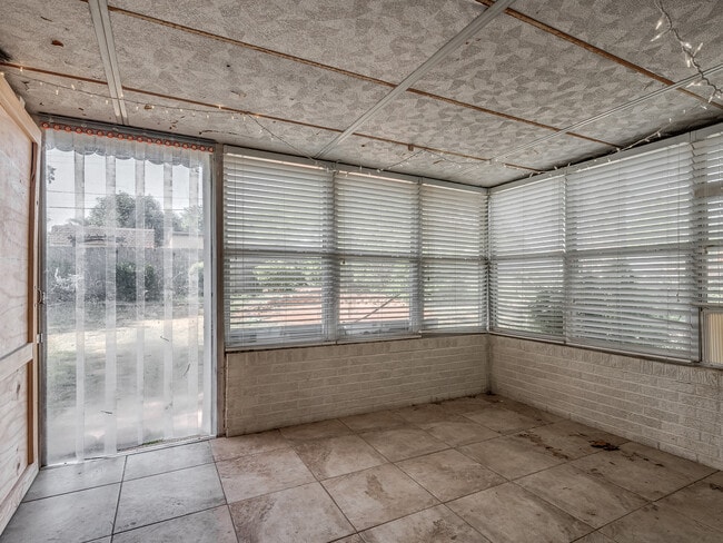 Building Photo - 1505 W Blake St