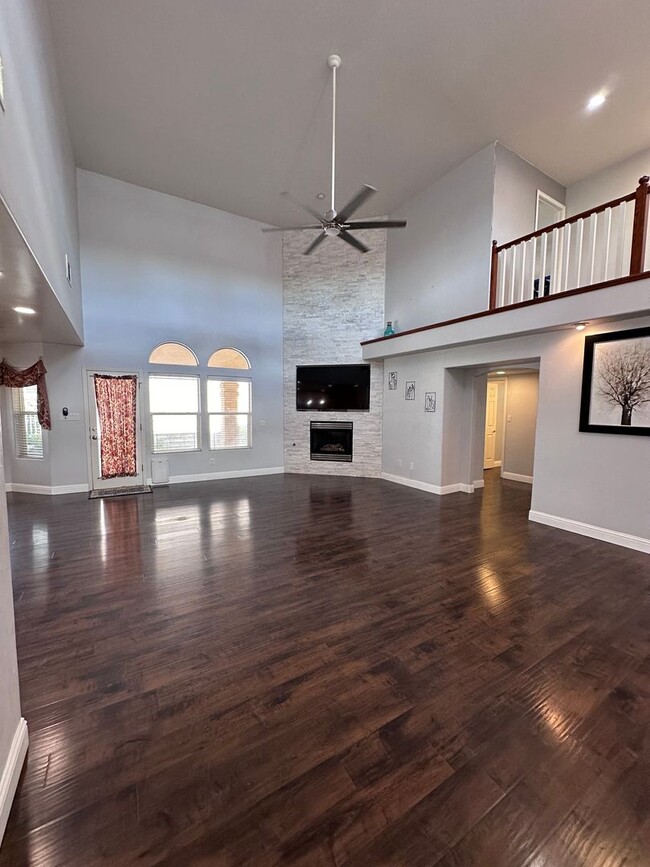 Building Photo - 5302 Doble Aguila Way
