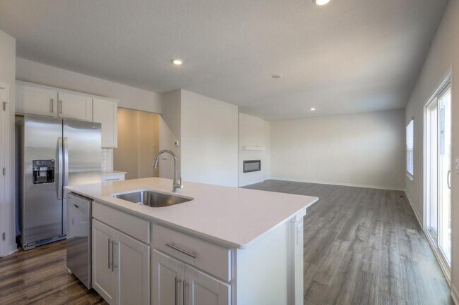 Building Photo - 1611 Maci St