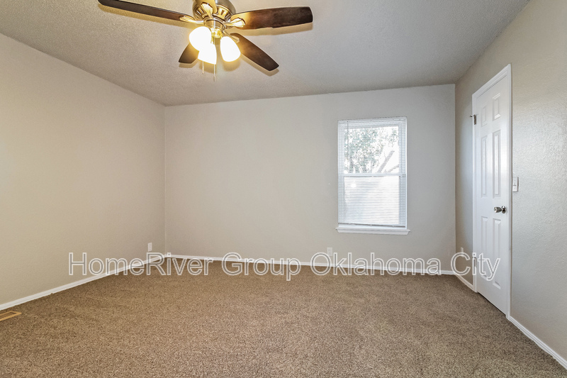 Building Photo - 1720 Ridgeway Dr