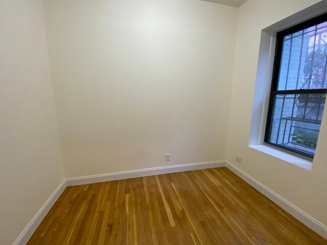 Building Photo - 446 E 78th St