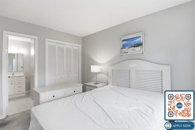 Building Photo - Fully Furnished 2BR Condo in Hilton Head’s North End – $400 Off First Month’s Rent!