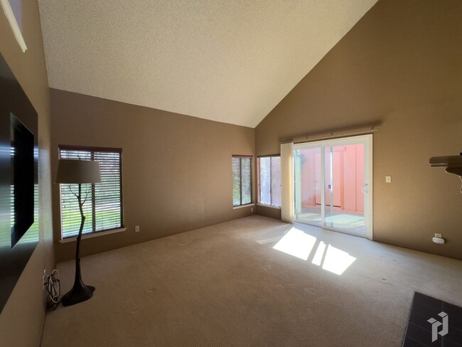 Building Photo - Beautiful Cal Park Rental Property!