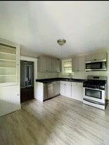 Building Photo - 8 Gaynor Pl