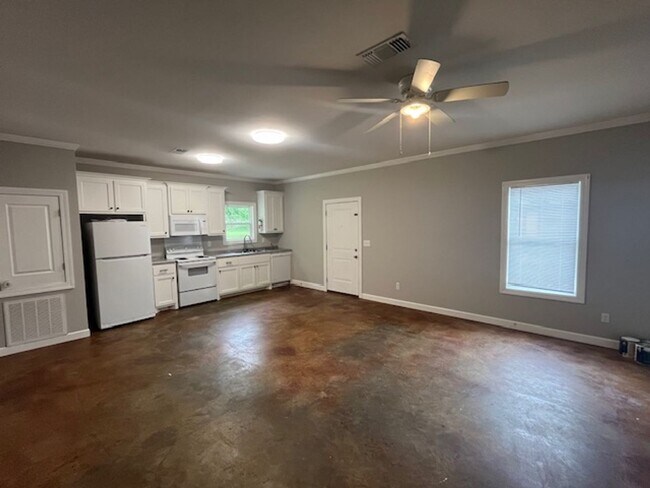 Building Photo - 43 E First St