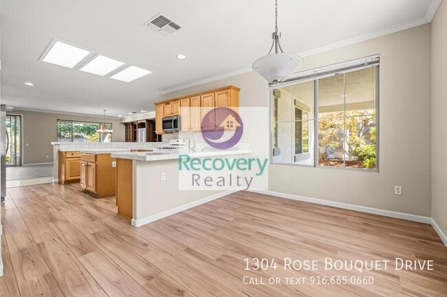 Building Photo - 1304 Rose Bouquet Dr