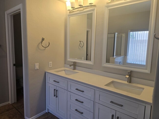 Building Photo - 6214 E Virginia St